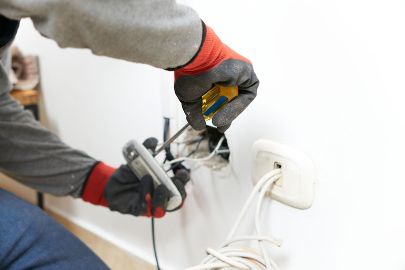 Travaux d'électricité à Montmorency : mise aux normes, installation éclairage, prise, appareils électroménageres