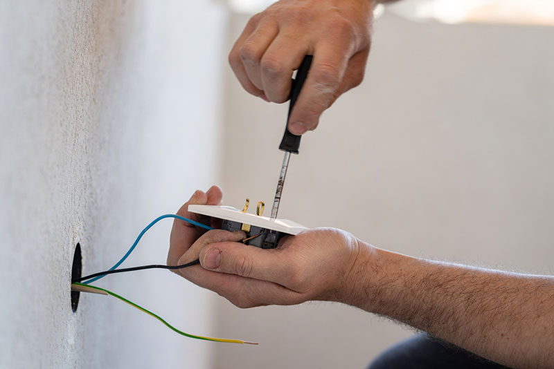  Confiez tous vos besoins en électricité à notre entreprise basée à Ermont : dépannage rapide, installations complètes et mises aux normes électriques.
